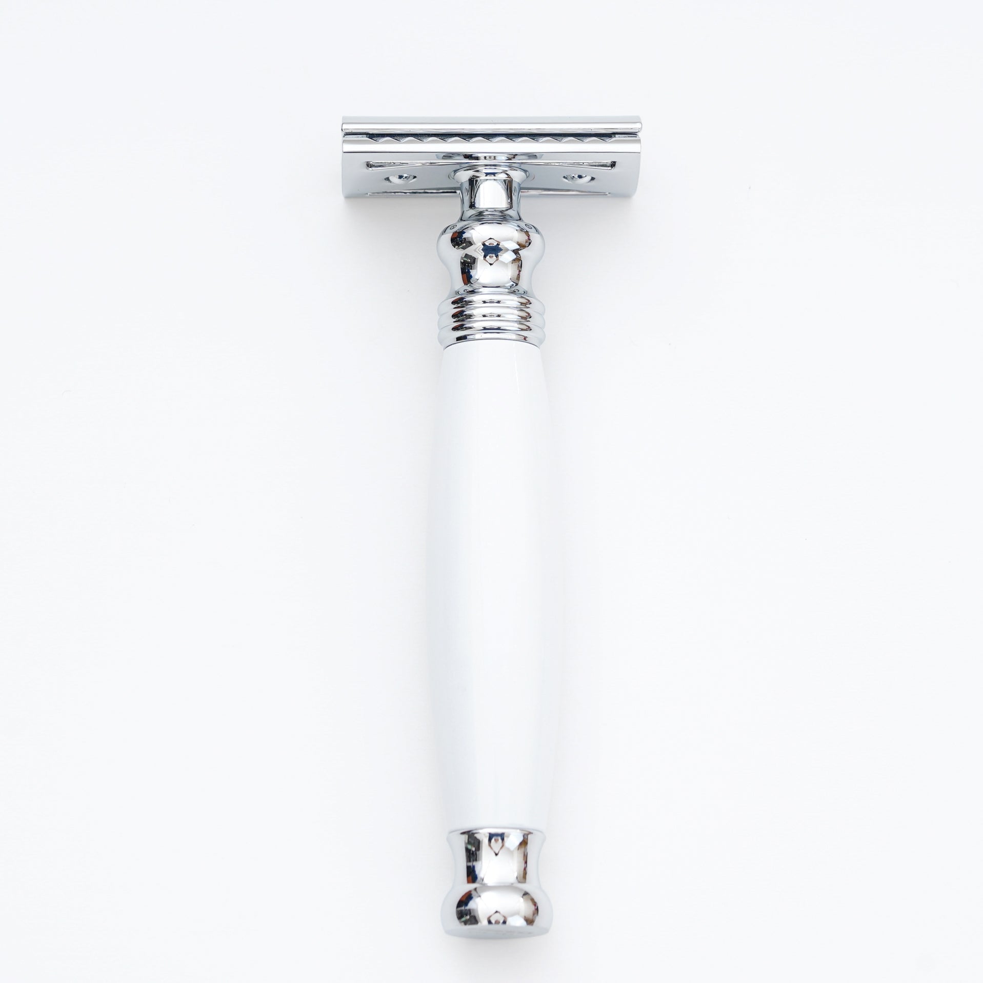 FREED DOUBLE EDGE SAFETY RAZOR SINGLE HANDLE WITH A BOX OF 10 BLADE - Pearl White