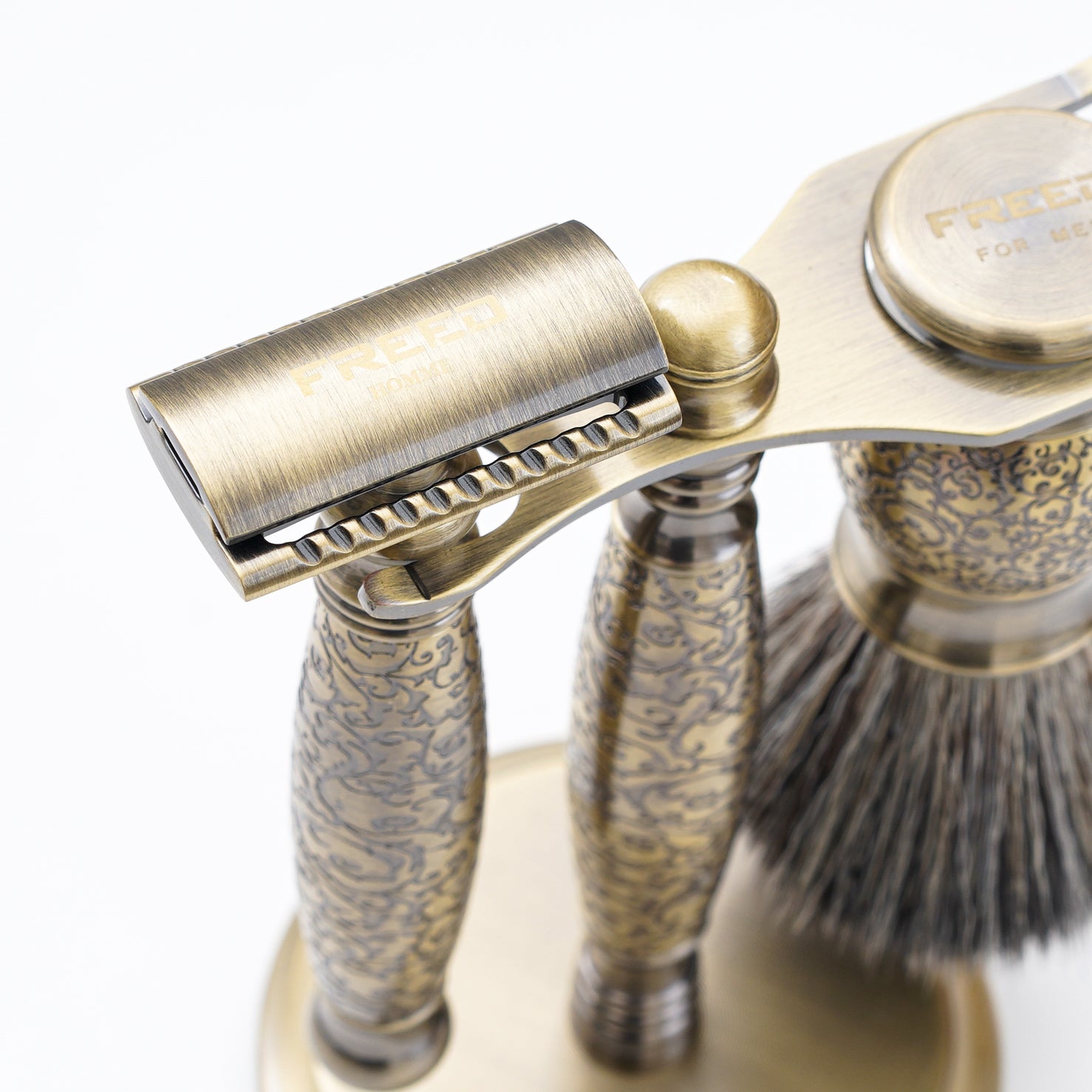 FREED LUXURY FOUR-PIECE SHAVING SET FOR MEN - Brone