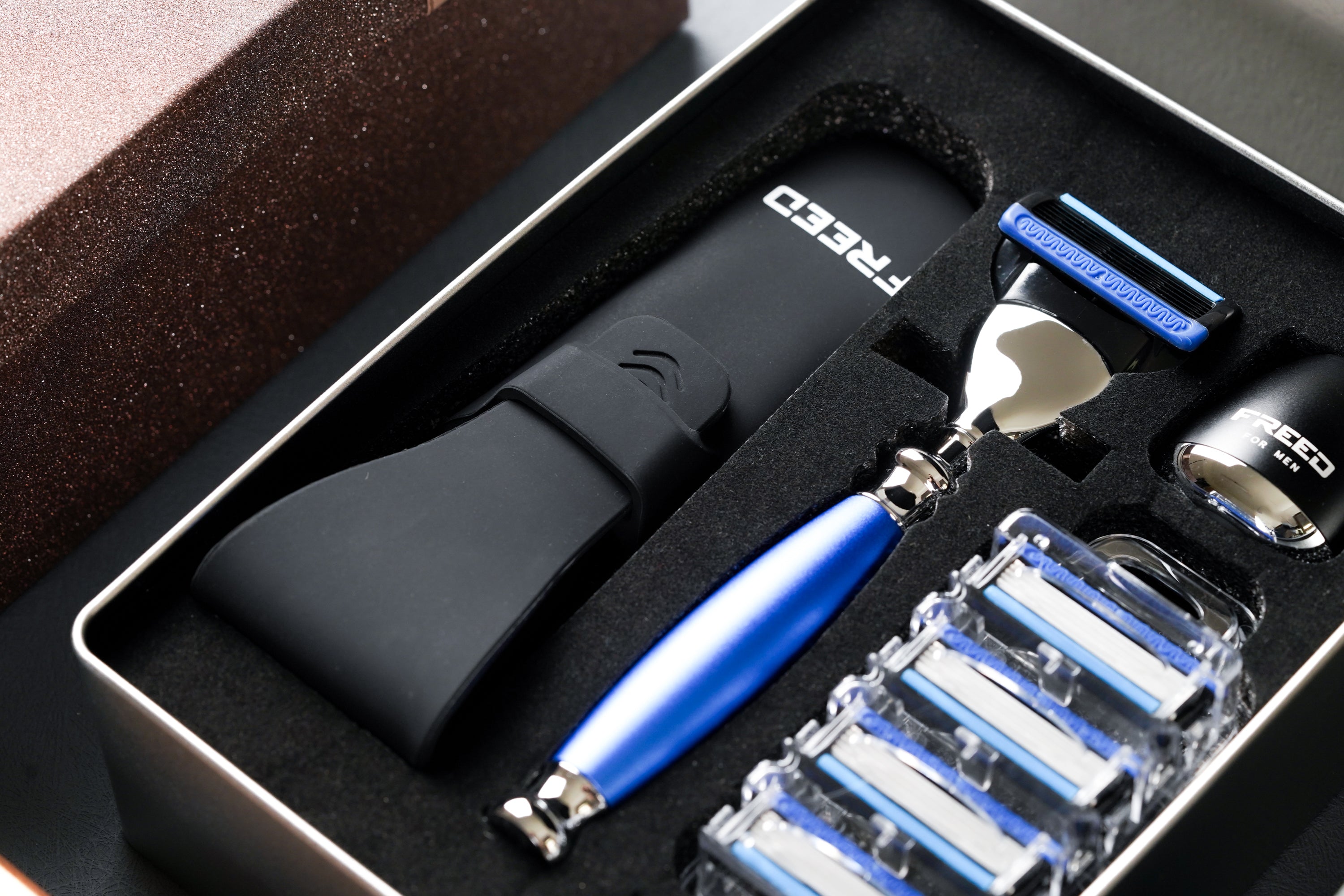 FREED Five-Blade Safety Razor Four Pieces Travel Set - blue