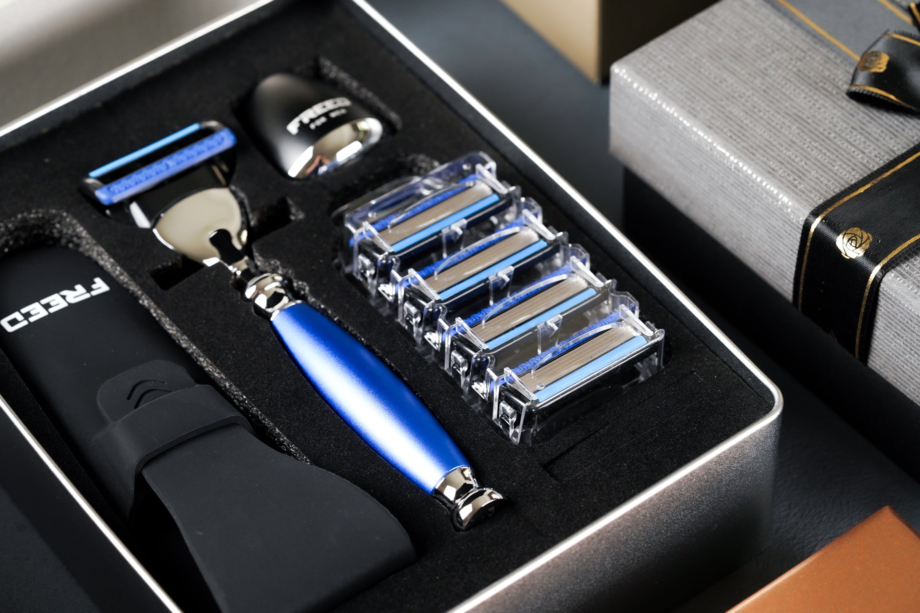 FREED Five-Blade Safety Razor Four Pieces Travel Set - blue