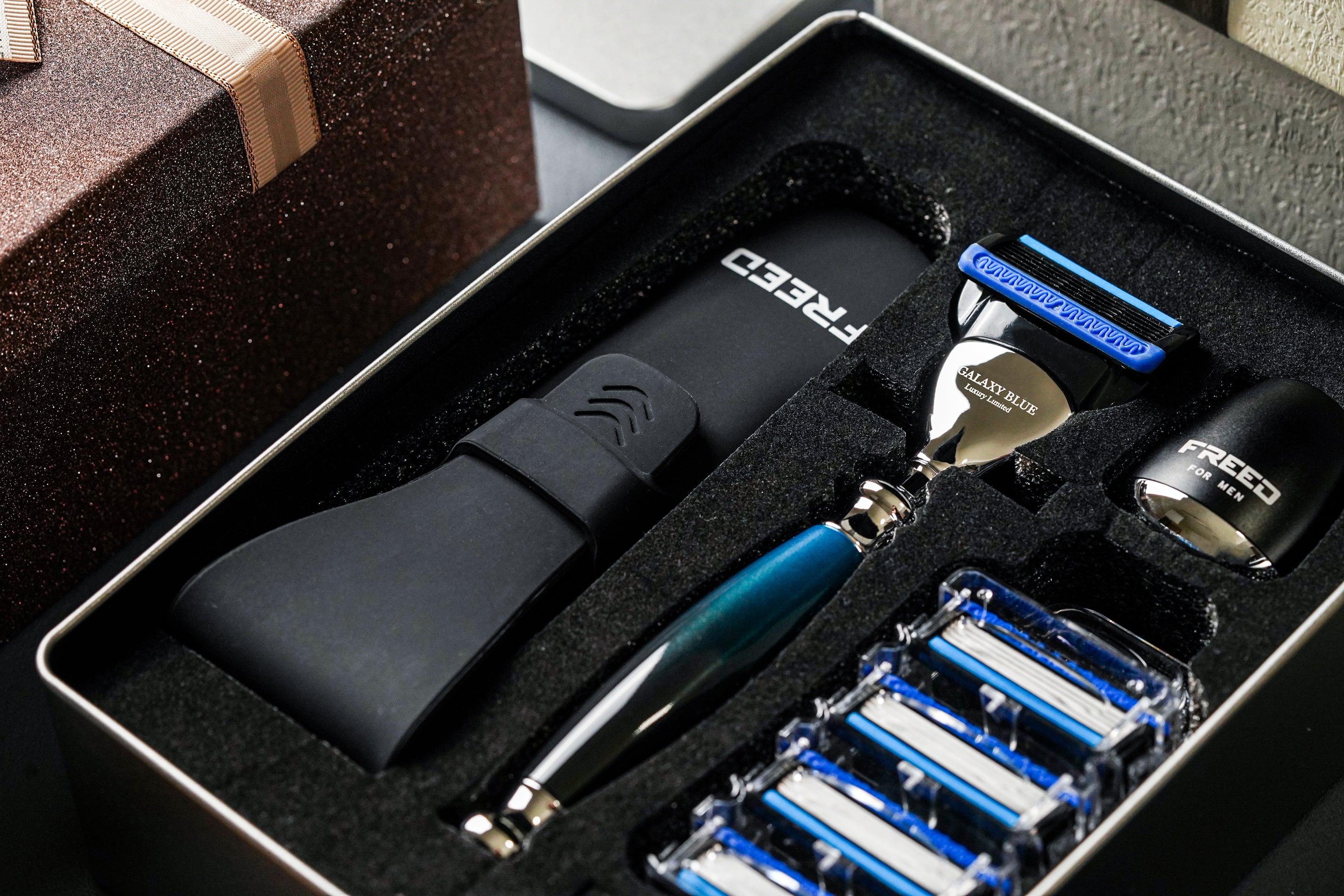 FREED TRAVEL FOUR-PIECE SAFETY RAZOR GIFT SET - galaxy Blue