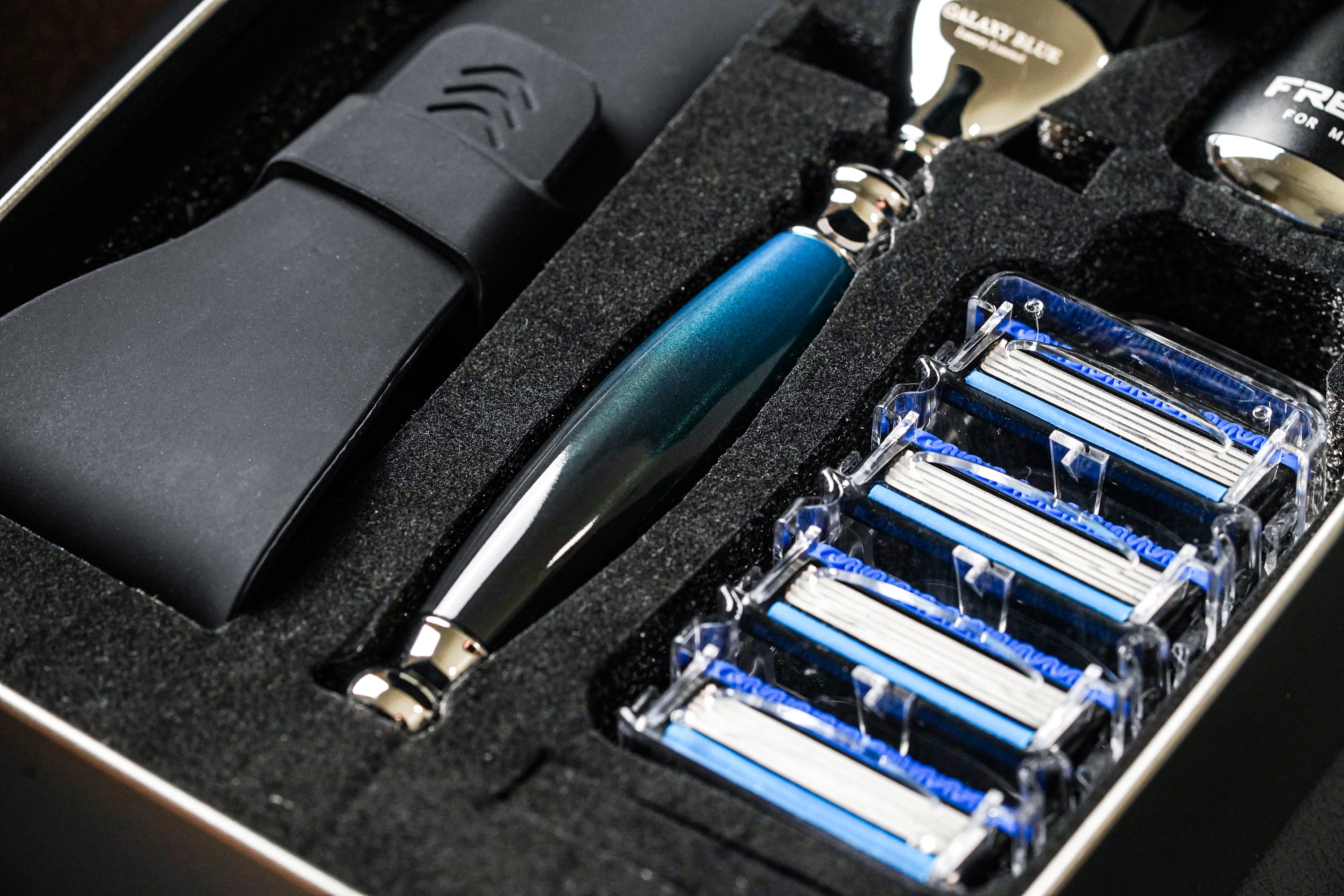 FREED TRAVEL FOUR-PIECE SAFETY RAZOR GIFT SET - galaxy Blue