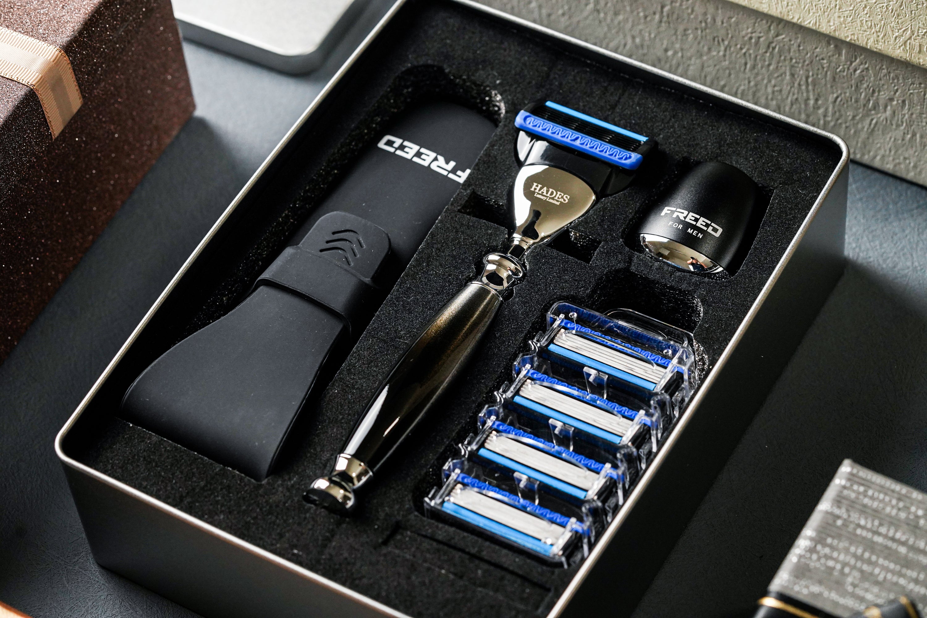 FREED TRAVEL FOUR-PIECE SAFETY RAZOR GIFT SET - HADES