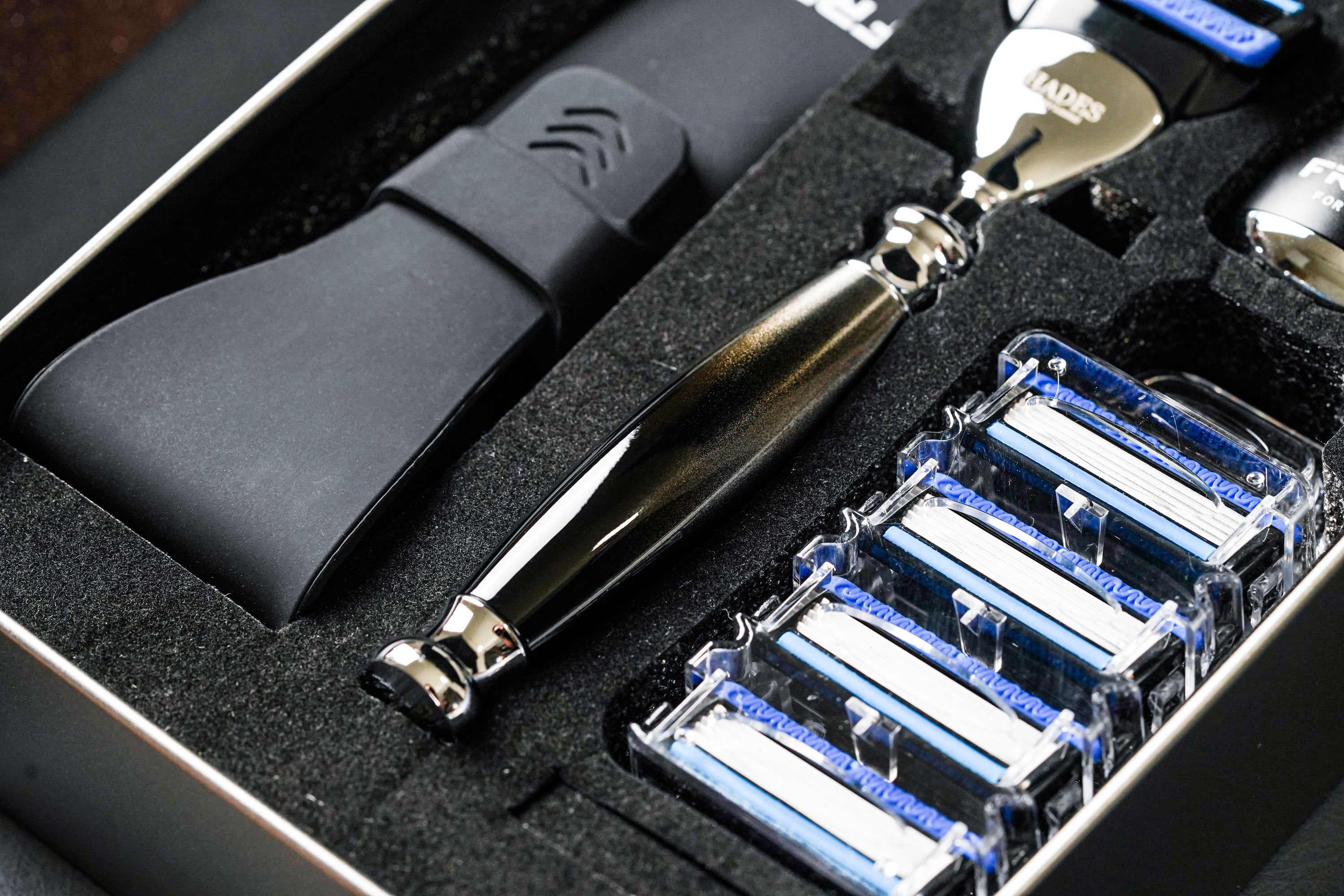 FREED TRAVEL FOUR-PIECE SAFETY RAZOR GIFT SET - HADES