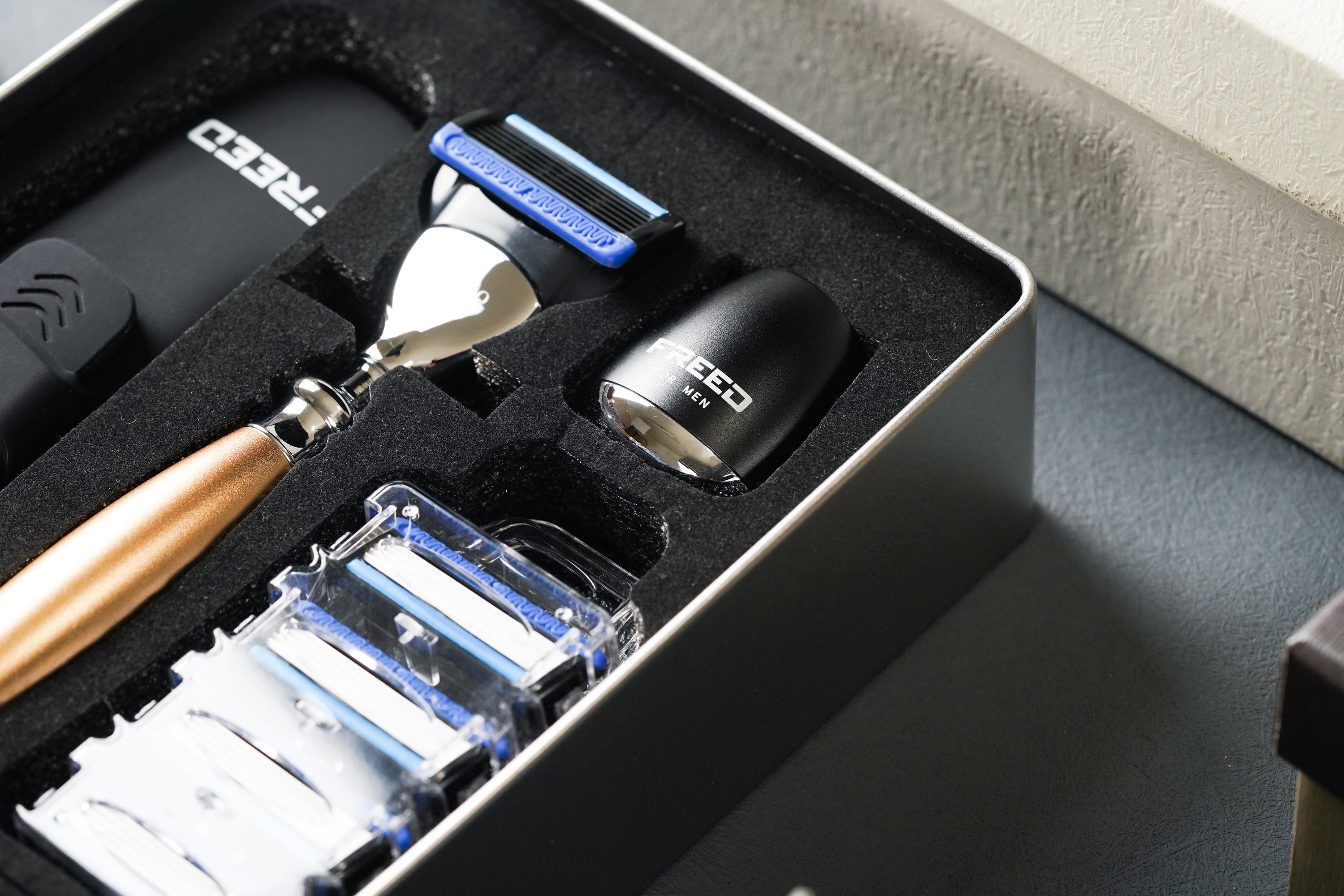 FREED TRAVEL FOUR-PIECE SAFETY RAZOR GIFT SET - Gold