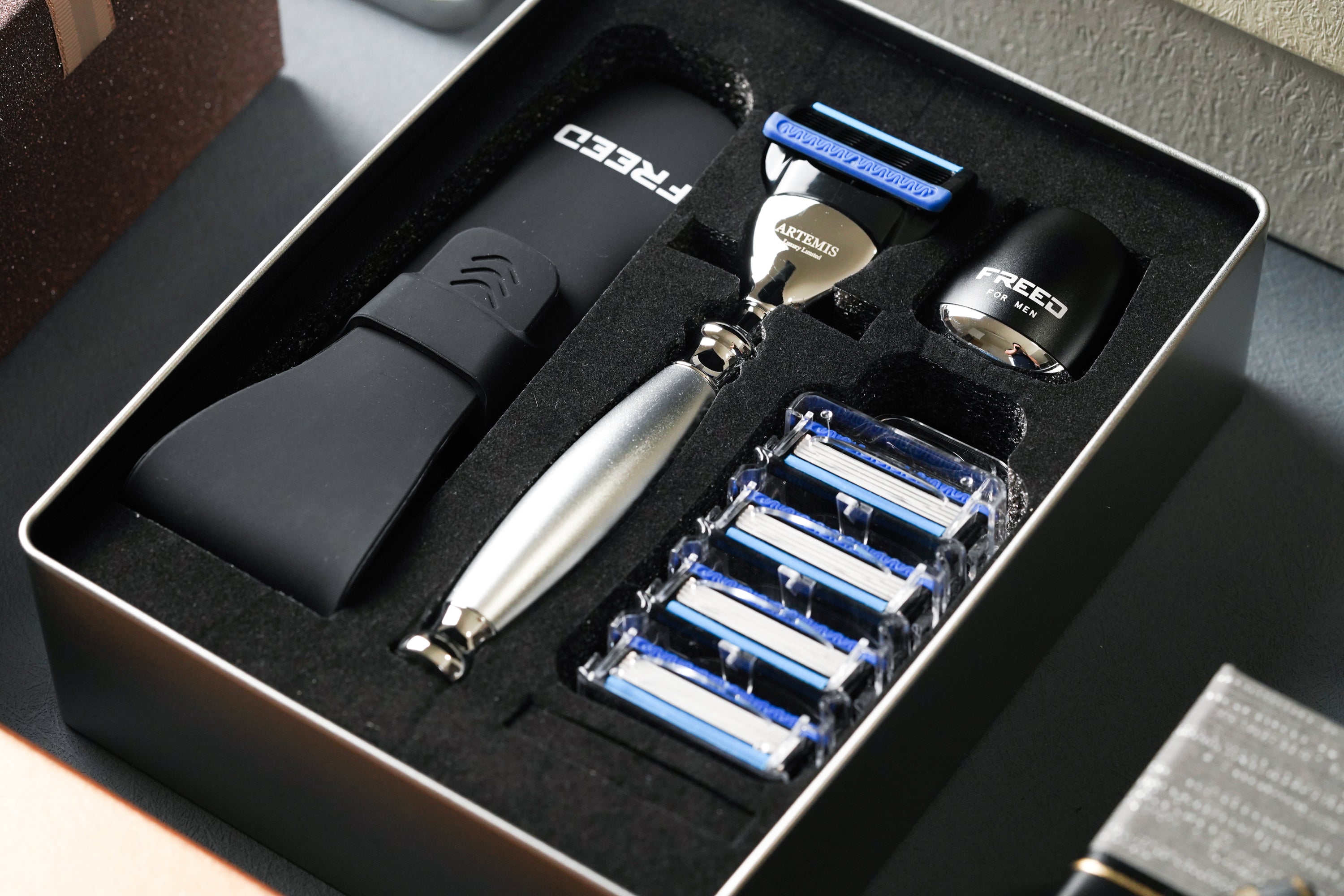 FREED TRAVEL FOUR-PIECE SAFETY RAZOR GIFT SET - Silver