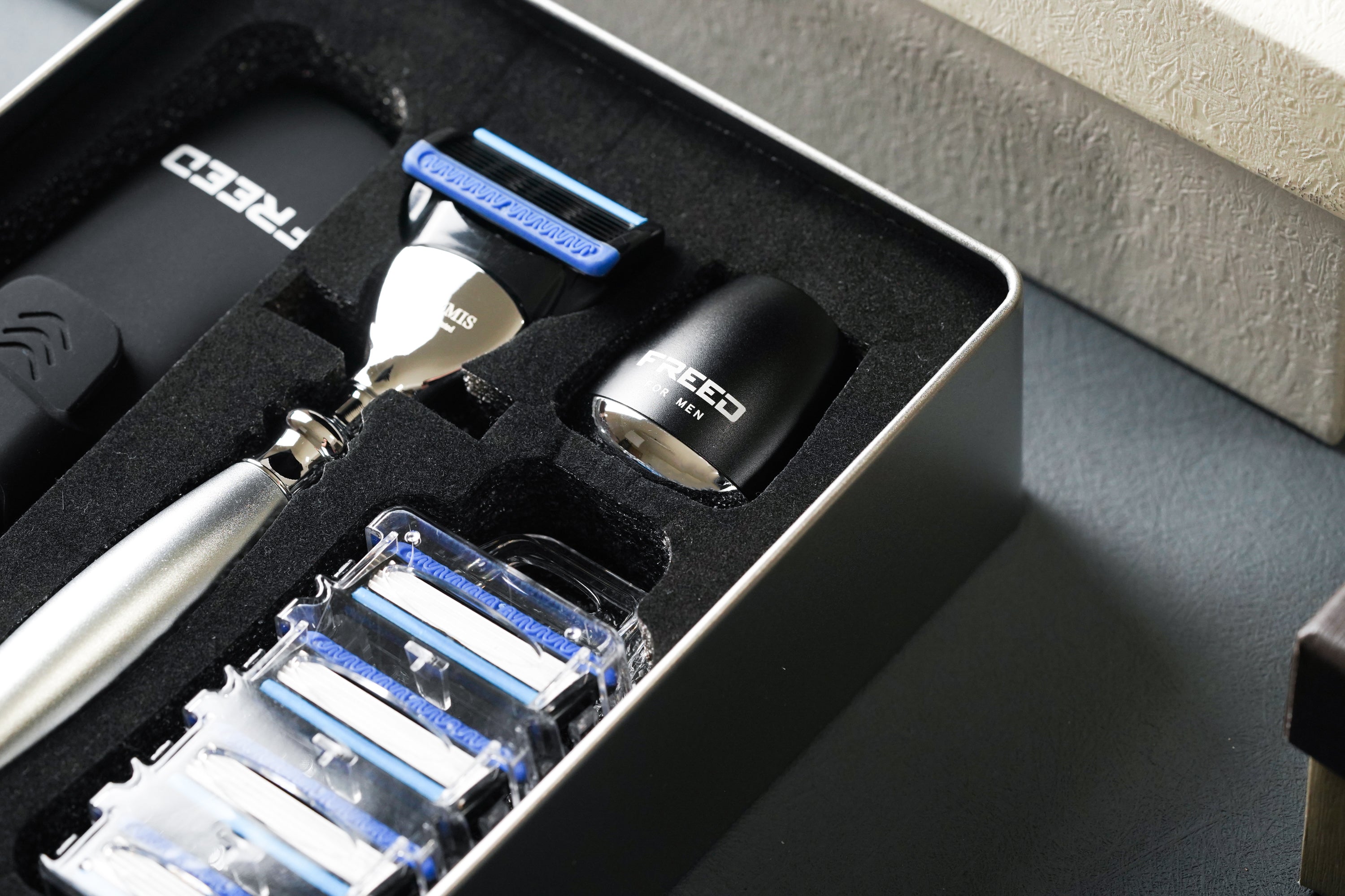 FREED TRAVEL FOUR-PIECE SAFETY RAZOR GIFT SET - Silver