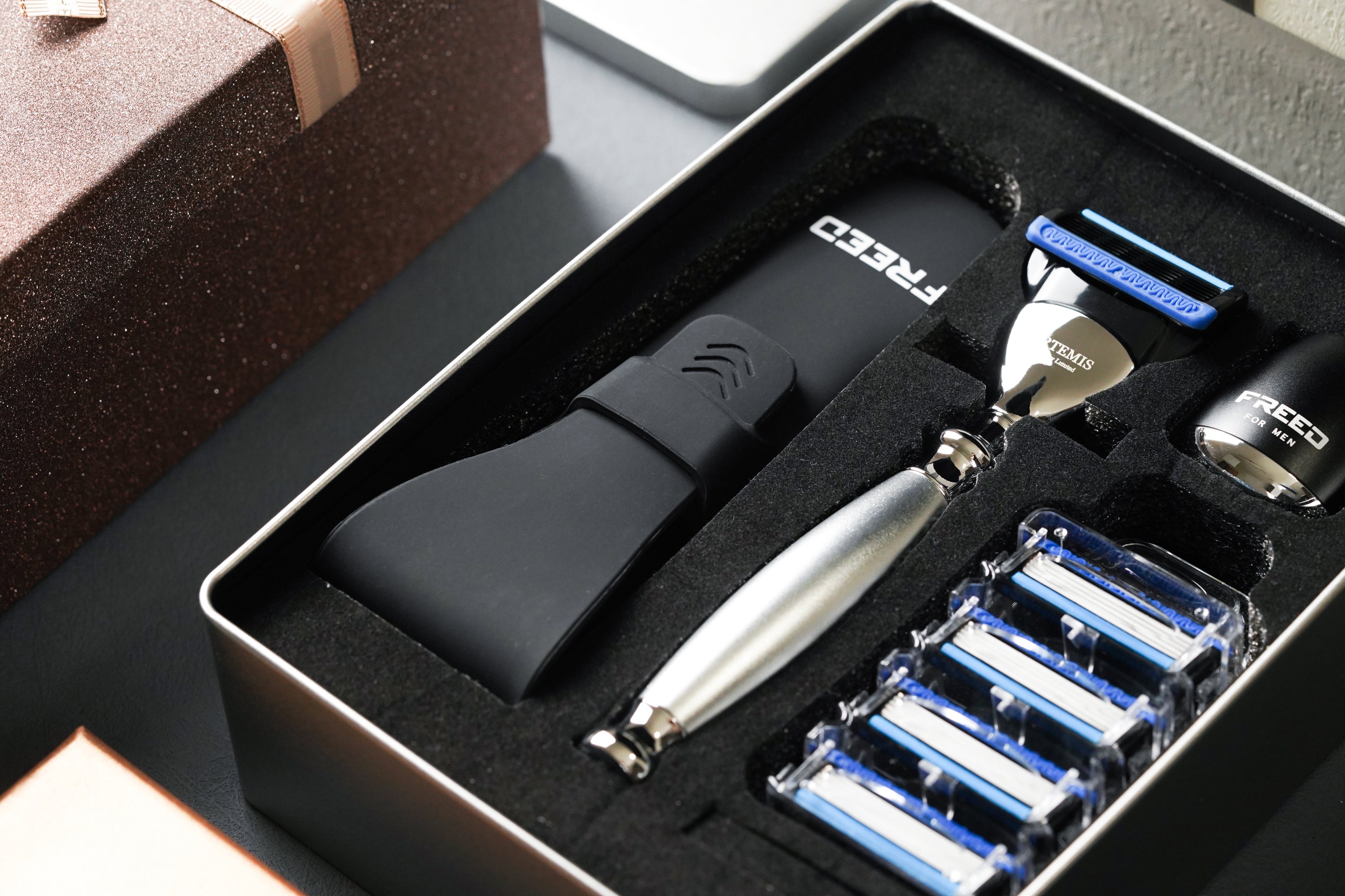 FREED TRAVEL FOUR-PIECE SAFETY RAZOR GIFT SET - Silver