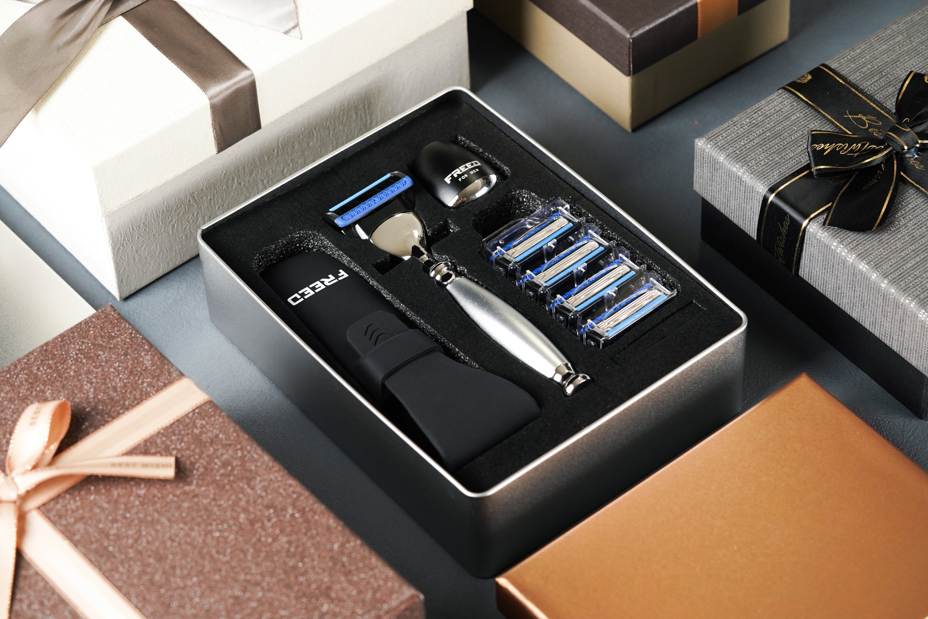 FREED TRAVEL FOUR-PIECE SAFETY RAZOR GIFT SET - Silver