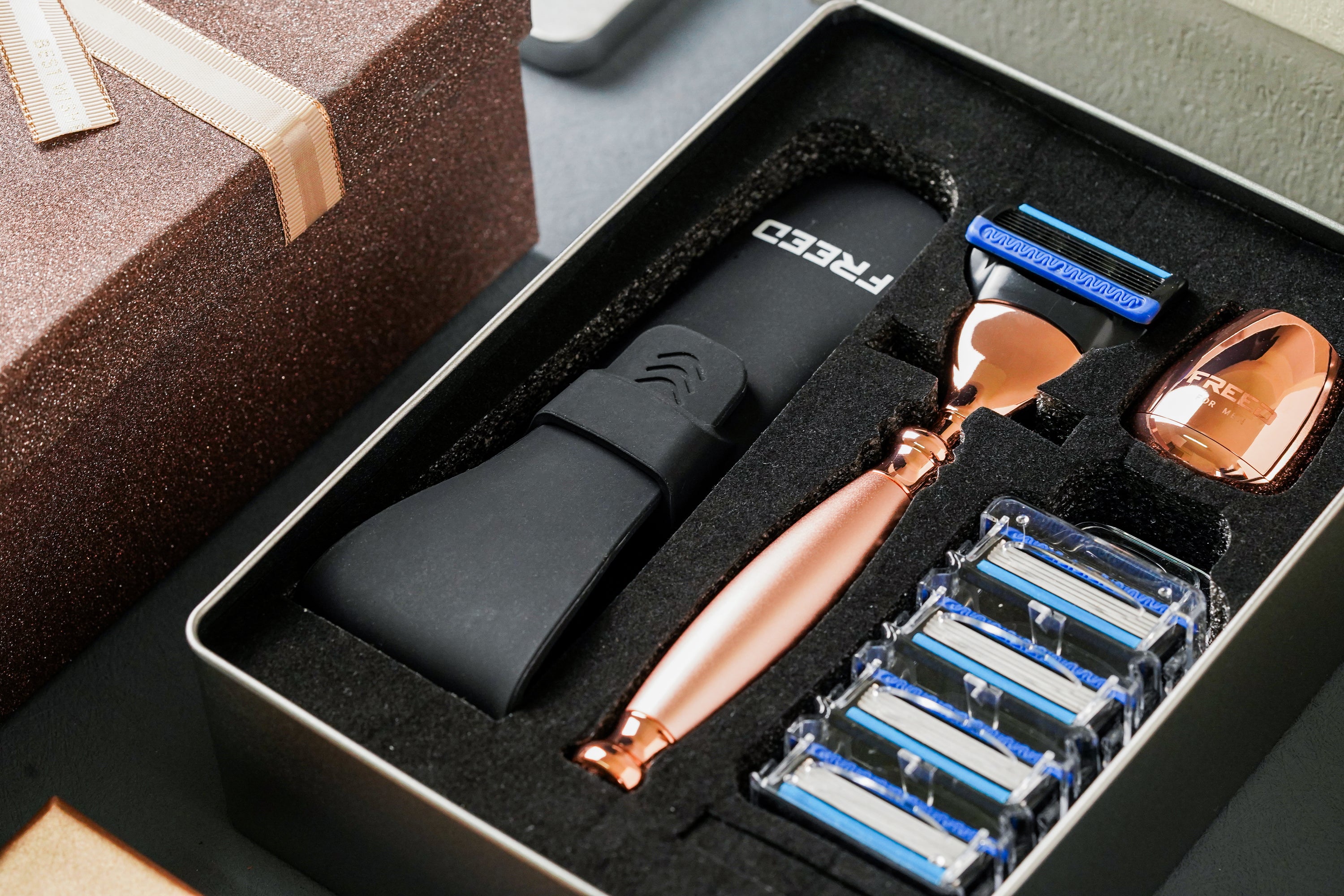 FREED ROSE GOLD Five-Blade Safety Razor Four Pieces Travel Set - Gold