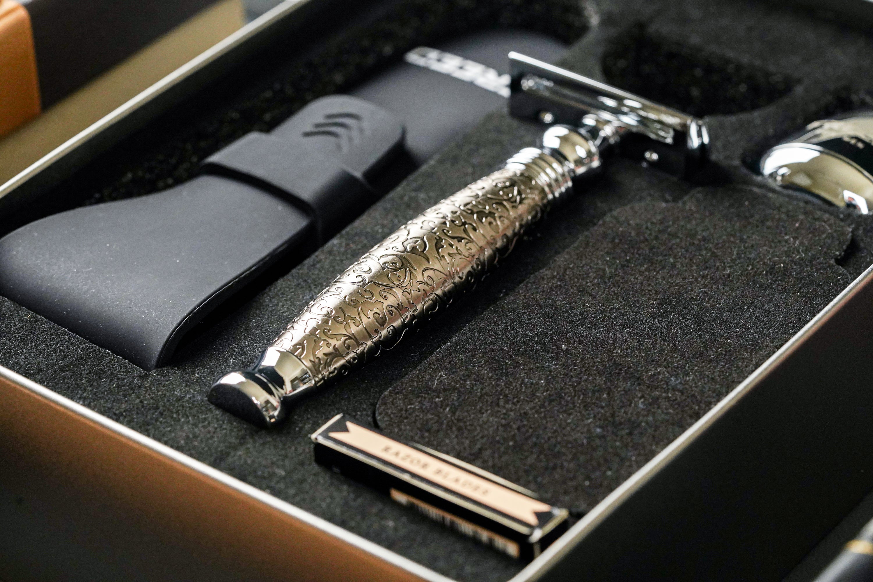 FREED TRAVEL FOUR-PIECE SAFETY RAZOR GIFT SET - Embossed style