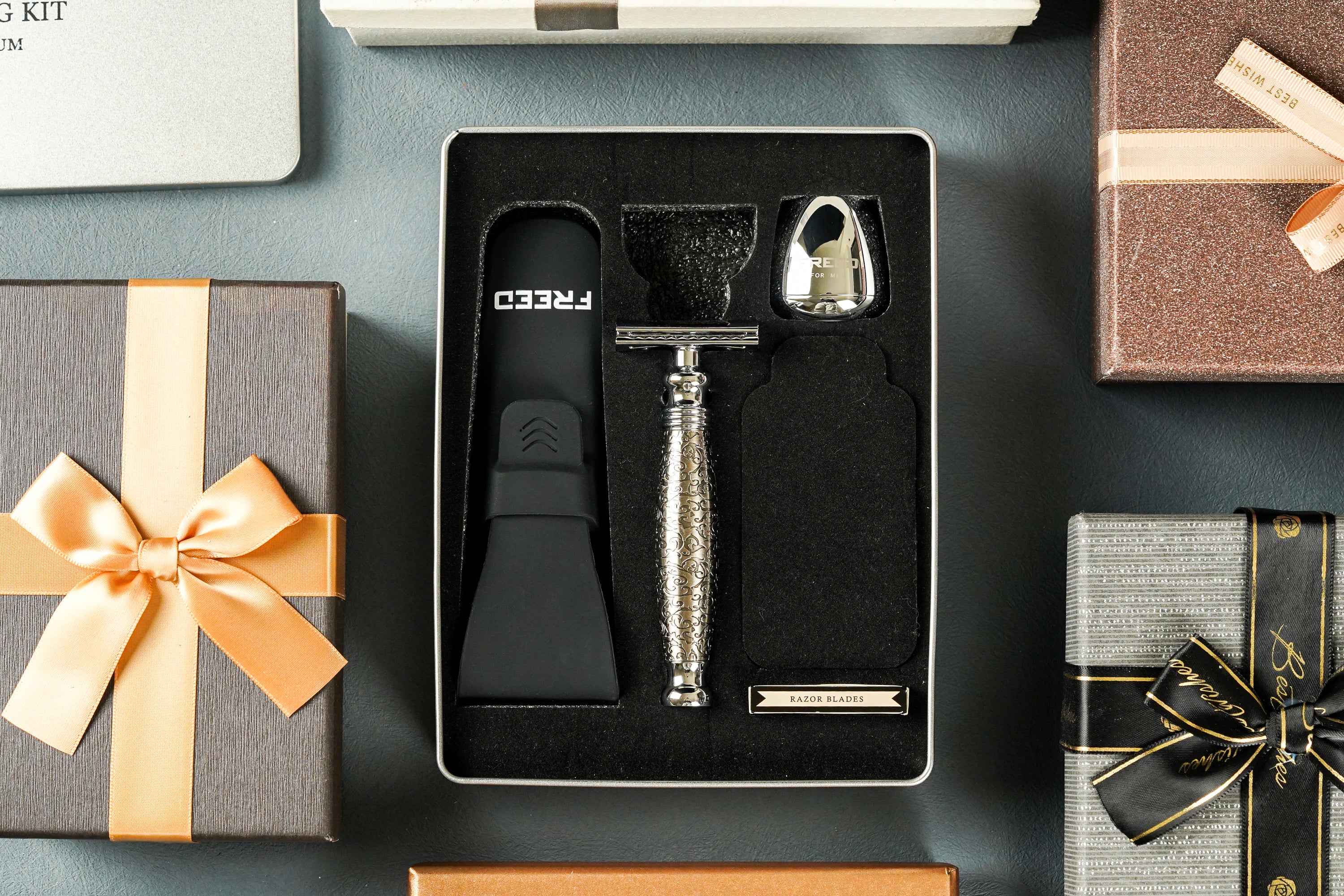 FREED TRAVEL FOUR-PIECE SAFETY RAZOR GIFT SET - Embossed style