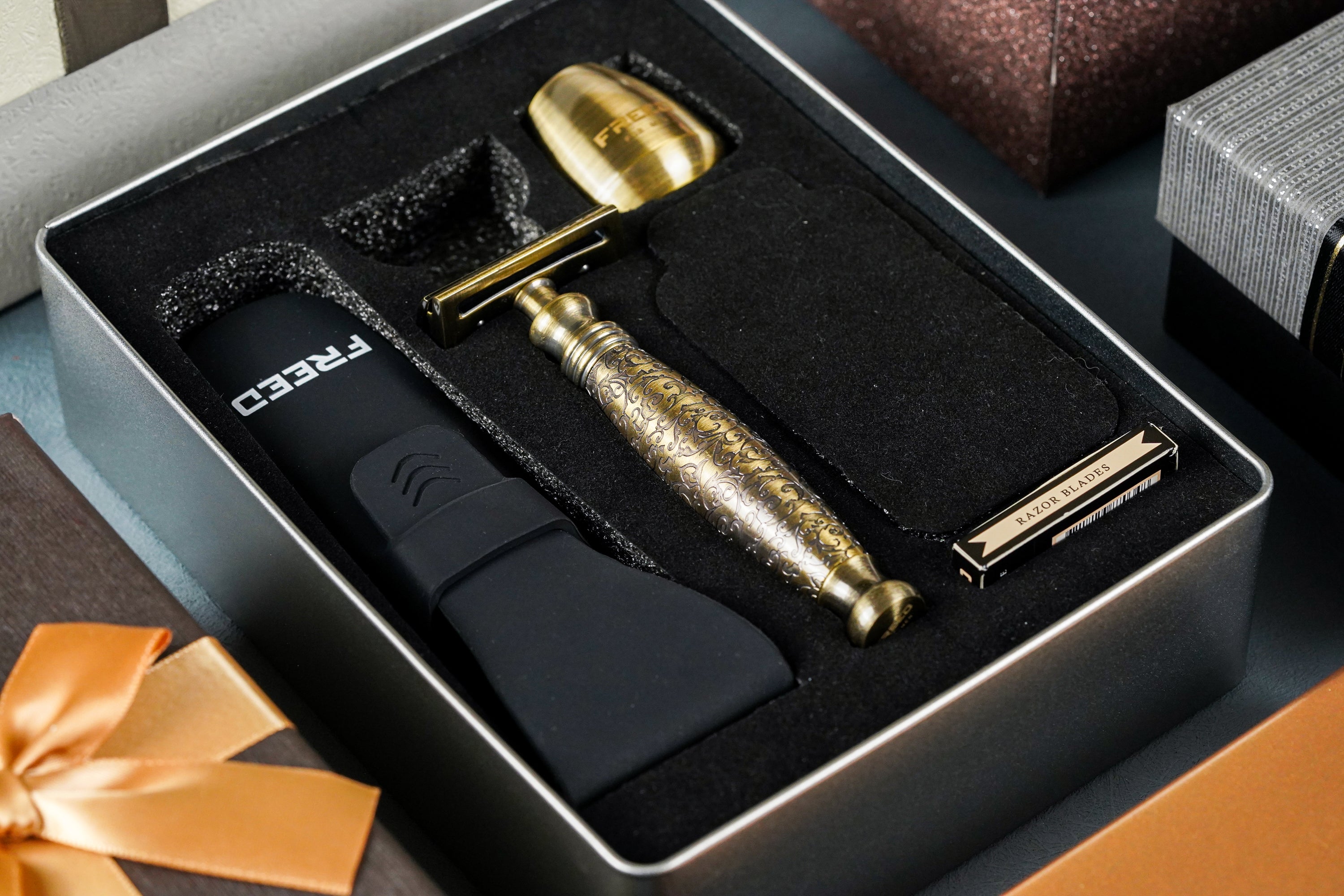 FREED TRAVEL FOUR-PIECE SAFETY RAZOR GIFT SET - bronze relief