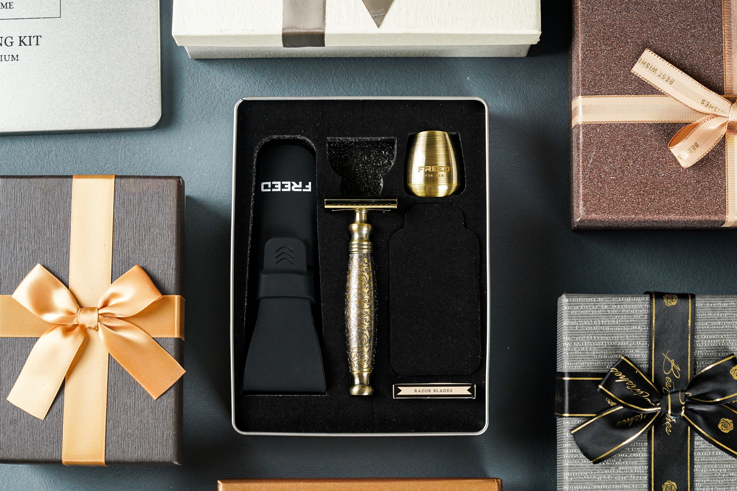 FREED TRAVEL FOUR-PIECE SAFETY RAZOR GIFT SET - bronze relief