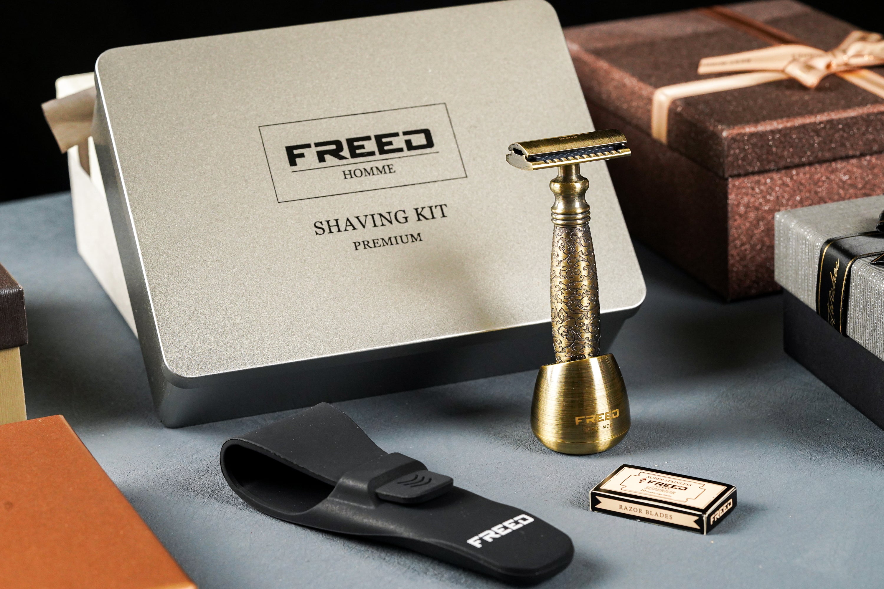 FREED TRAVEL FOUR-PIECE SAFETY RAZOR GIFT SET - bronze relief