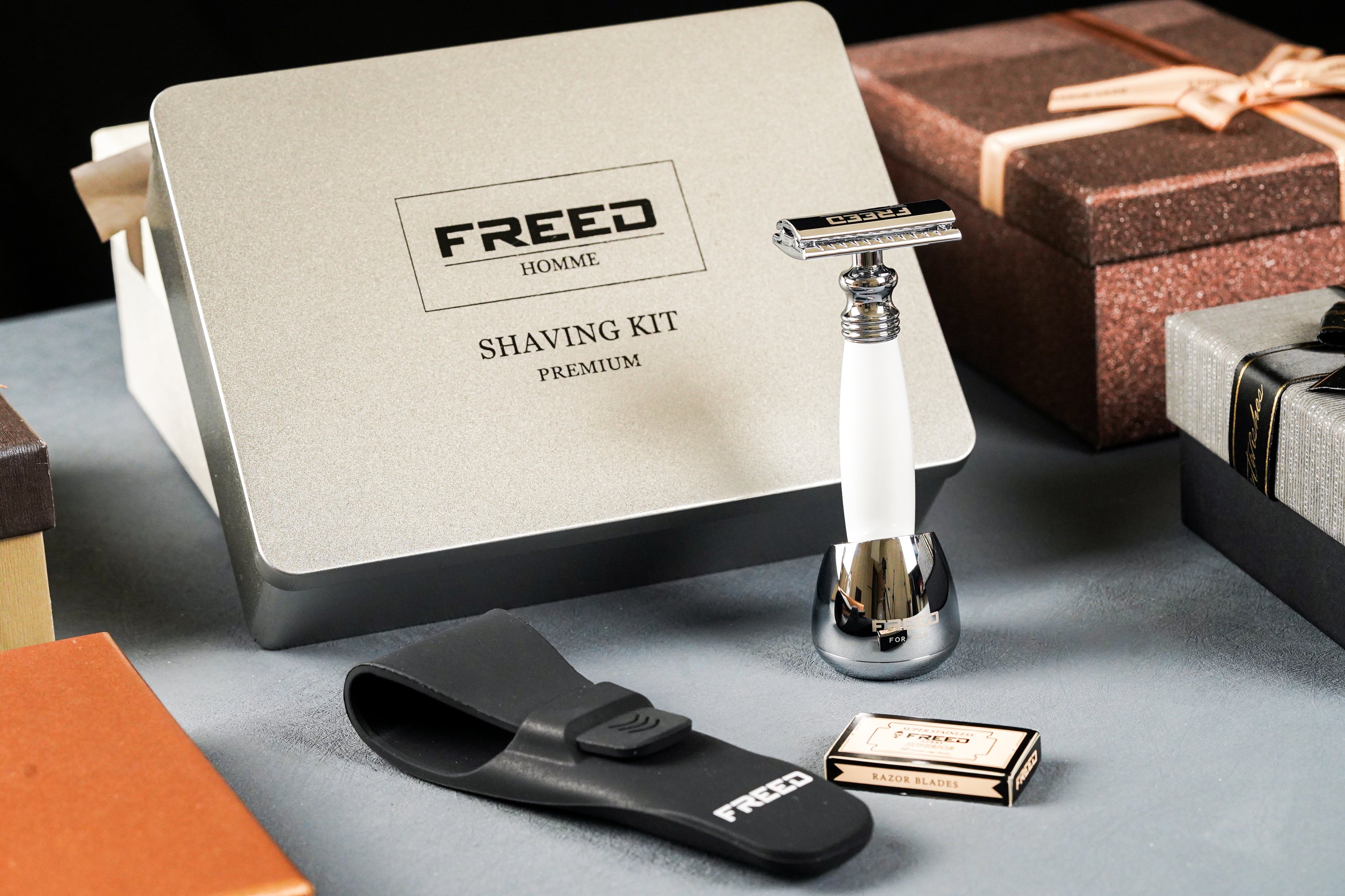 FREED TRAVEL FOUR-PIECE SAFETY RAZOR GIFT SET - pearl White